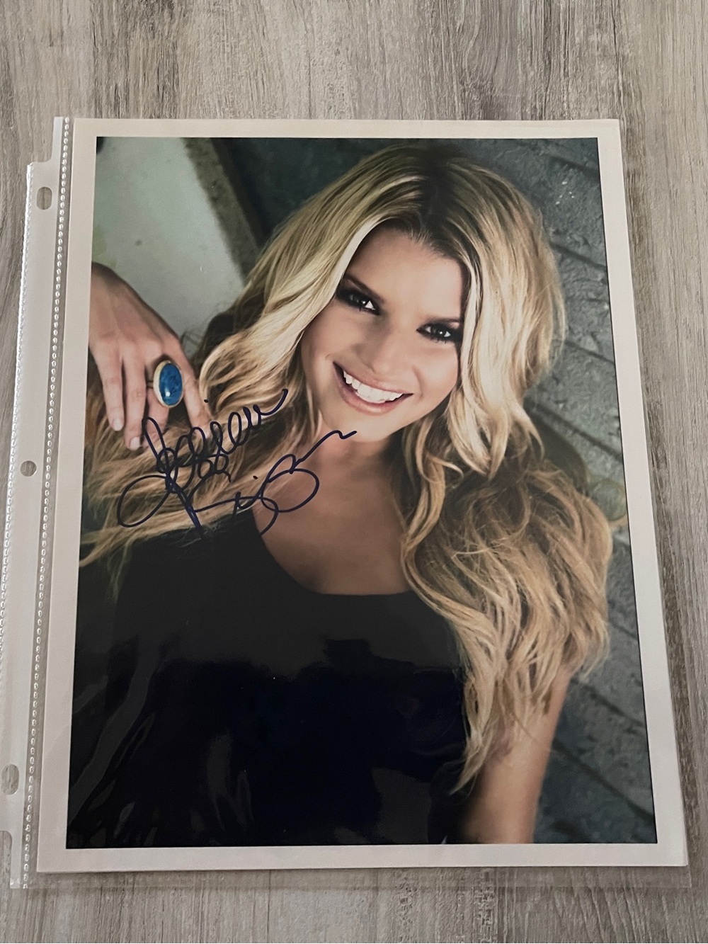 Jessica Simpson Signed 8x10 photo - Picture 2 of 5